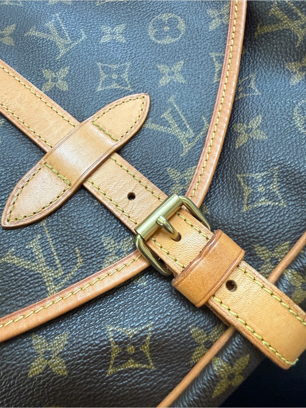 Louis Vuitton Monogram Canvas Messenger Bag with Tan Trim - Picture 3 of 14
